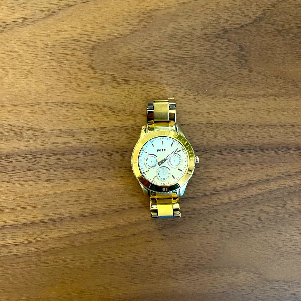 FOSSIL GOLD WATCH. - Picture 4 of 5